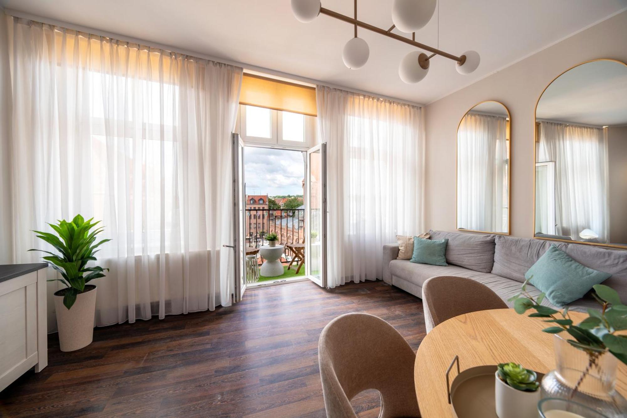 Stunning Apartment With Balcony — Photos 3